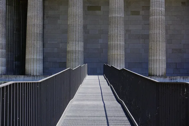 valhalla, columns, architecture, building, bridge, accessibility, monument, excursion, photo, valhalla, accessibility, accessibility, accessibility, accessibility, accessibility. Tilgængelighed i erhvervslokaler: ramper, døre, sensorer og elevatorer